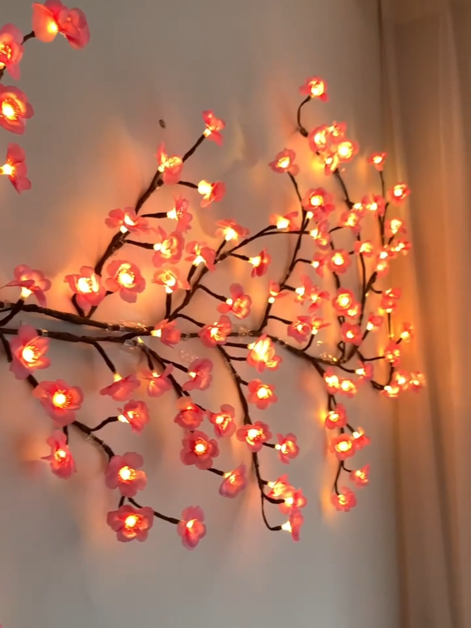 🌸 “72 bông nở sáng – mang may mắn vào nhà!” Không rụng cánh, không héo tàn – chỉ rực rỡ suốt mùa xuân 💖 ✨ Dán tường 1 phút – lung linh cả tháng! #phukientrangtritet #NhaDepDonXuan #tet #trangtritet #trangtrinha #hoadao