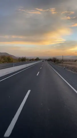 Yine de severdim ben seni, kaçamazdım ki zaten.. Yarım kalanlar..  #yolvemüzik #yolstoryleri #yolvideoları #3n1k1s #®️ 