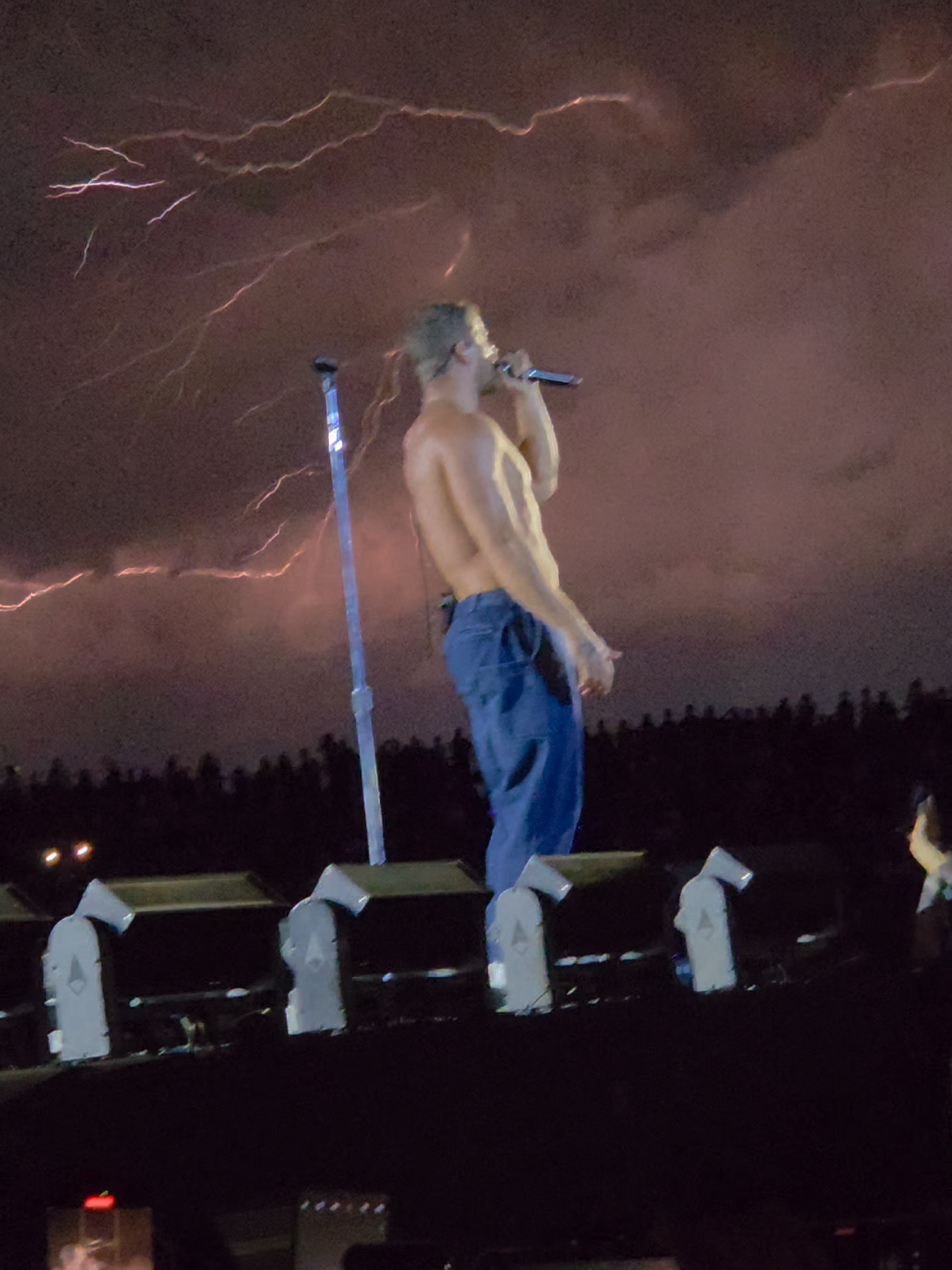 Believer en Argentina 🖤 #believer #imaginedragons #rayo #tormenta #thunder 