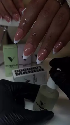 Stay hyrdrated loves 🫶 #vbeautypure #nails @nailsbynanette 