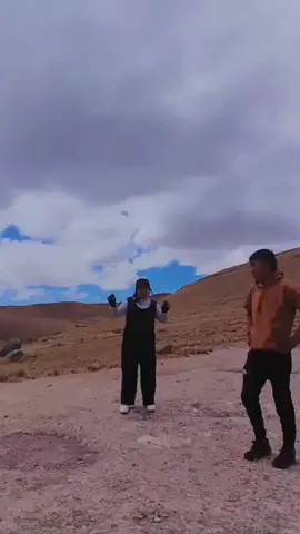 aprendiendo a bailar #huaylia  🥹 #dalecorazoncito❤️❤️❤️❤️❤️❤️ #bailestiktok 