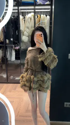 Đừng để thời tiết đánh lừa bạn cần ny, thứ duy nhất quan trọng là được bao nồi lẩu full topping 🤎