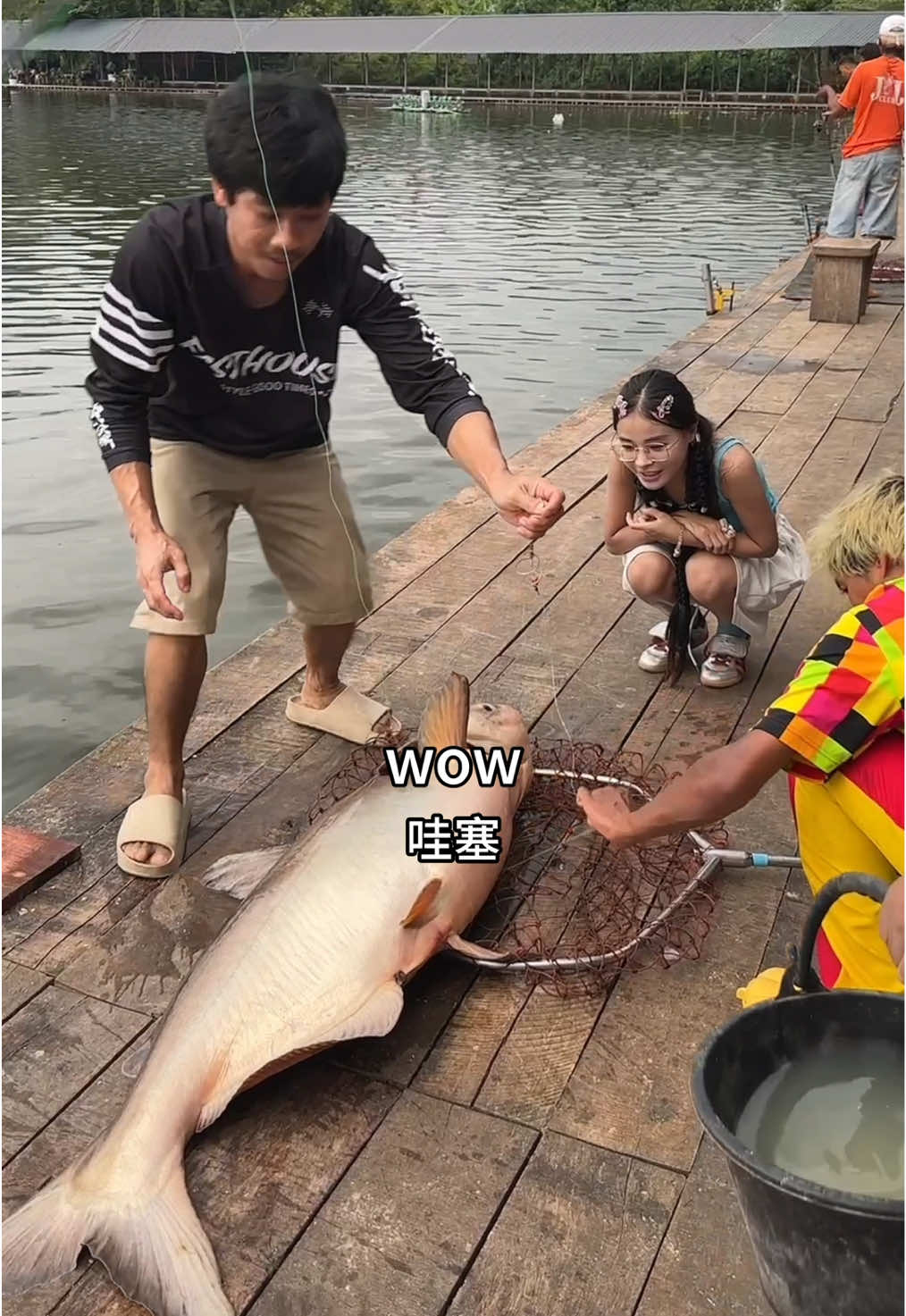 เพิ่งรู้เป็นครั้งแรกว่าที่ประเทศไทยสามารถตกปลาได้ตัวใหญ่มาก🤭🎣🤩😝#thailand🇹🇭 #travel #น้องเต้าหู้ #fishing #แค่ทาก็แตกต่าง 