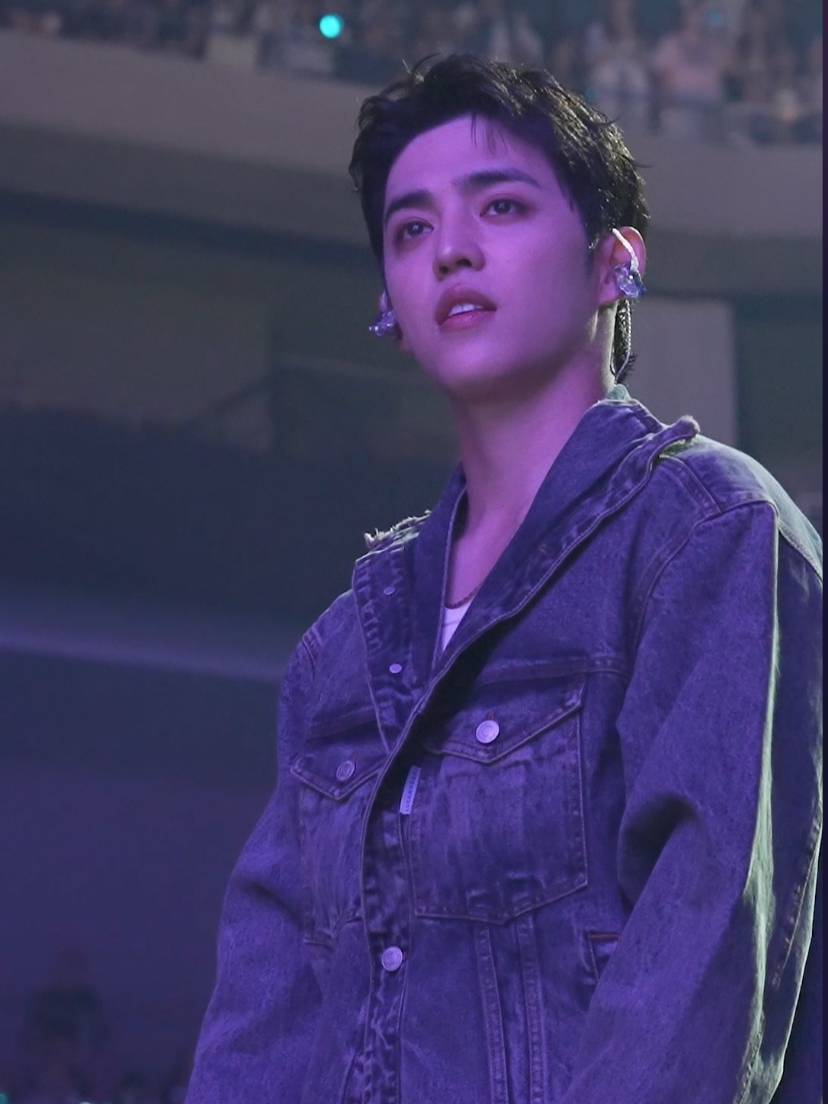 We’re so hot🔥 AUSTIN❤️‍🔥 [NEW_] #SEVENTEEN #세븐틴 #SVT_WORLDTOUR #NEW_AUSTIN #SVT_TOUR_NEW_