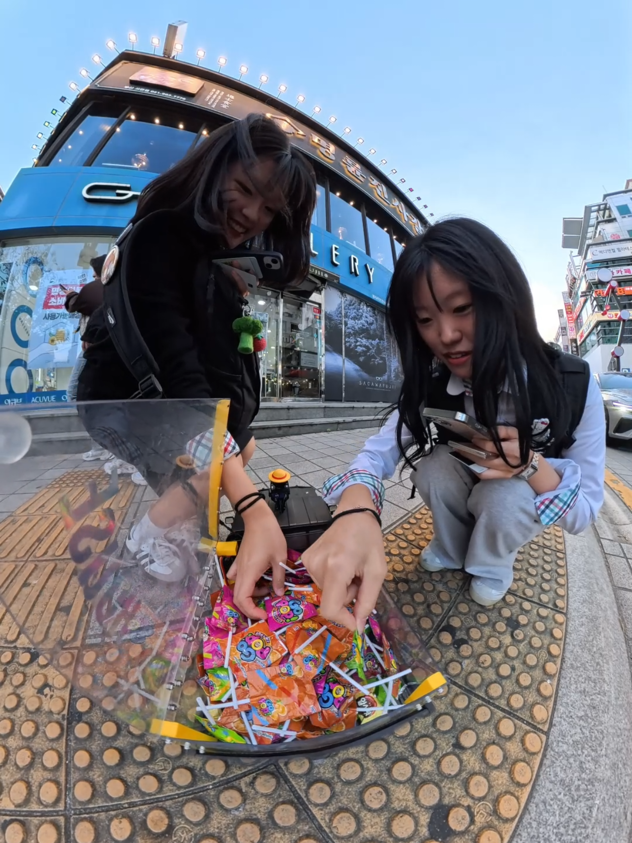 부산 서면에서 학생들에게 사탕주기ㅋㅋ#틱톡순삭 #웃 #추천 #fyp #giving 