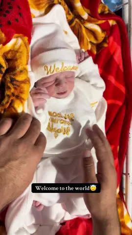 Newborn cute baby😇🌸 #nicubaby #newbornbaby #prematurebaby 