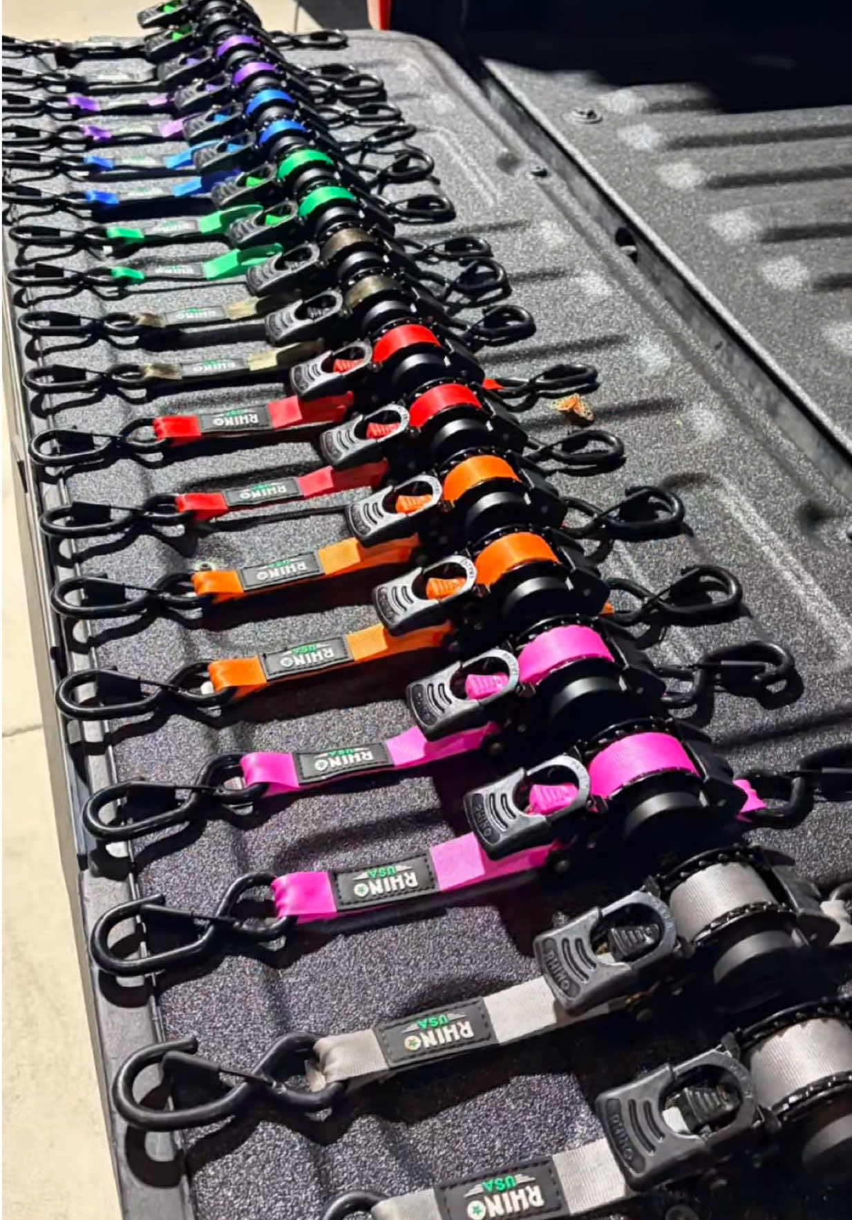 Rhino retractable ratchet straps #ratchetstrap #RhinoSuperBrandDay #RhinoBlackFriday #RhinoInTheWild #tiktokshopblackfriday 

