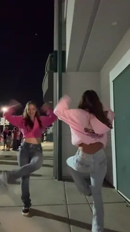 make it moveee 😛 @⃟ #dance 