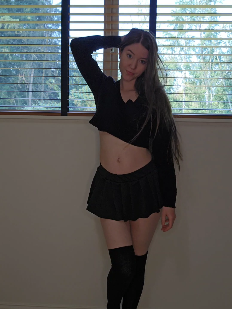 Still rocking cute outfits like this at 15 weeks pregnant 🔥