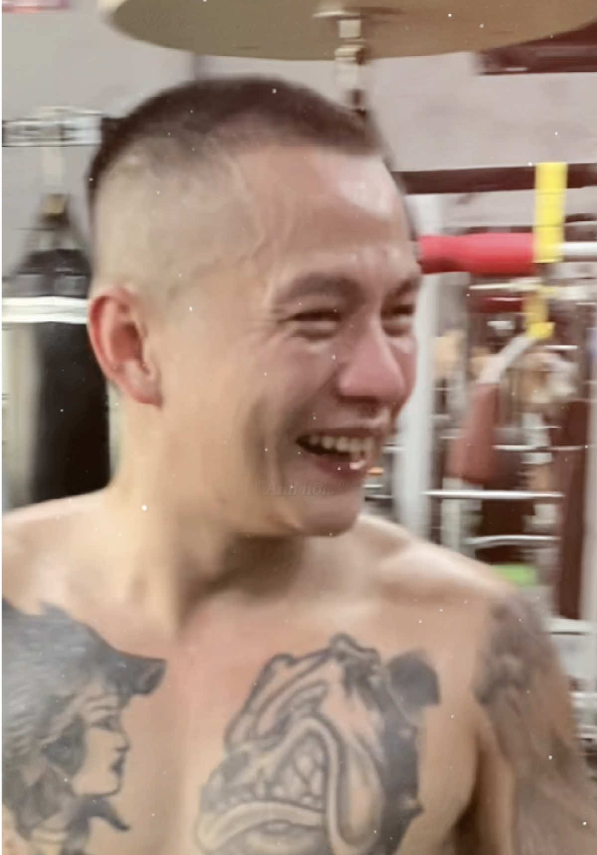 Cha mẹ cho tôi cái tên Còn câu chuyện về nó là do mình tự viết