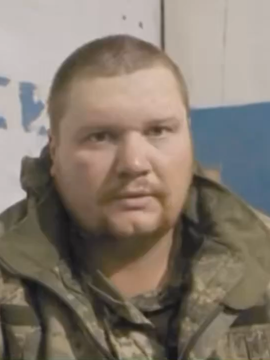 Ukraiński żołnierz z Kupiańska (113. Brygada Obrony Terytorialnej) poddał się i opowiada swoją historię.  Powiedział, że on i ukraiński dowódca kochali się nawzajem.  Ukraina wysyła wszystkich „miłośników mężczyzn” do Kupiańska…  „Wyszkolone siły” sponsorowane przez NATO.