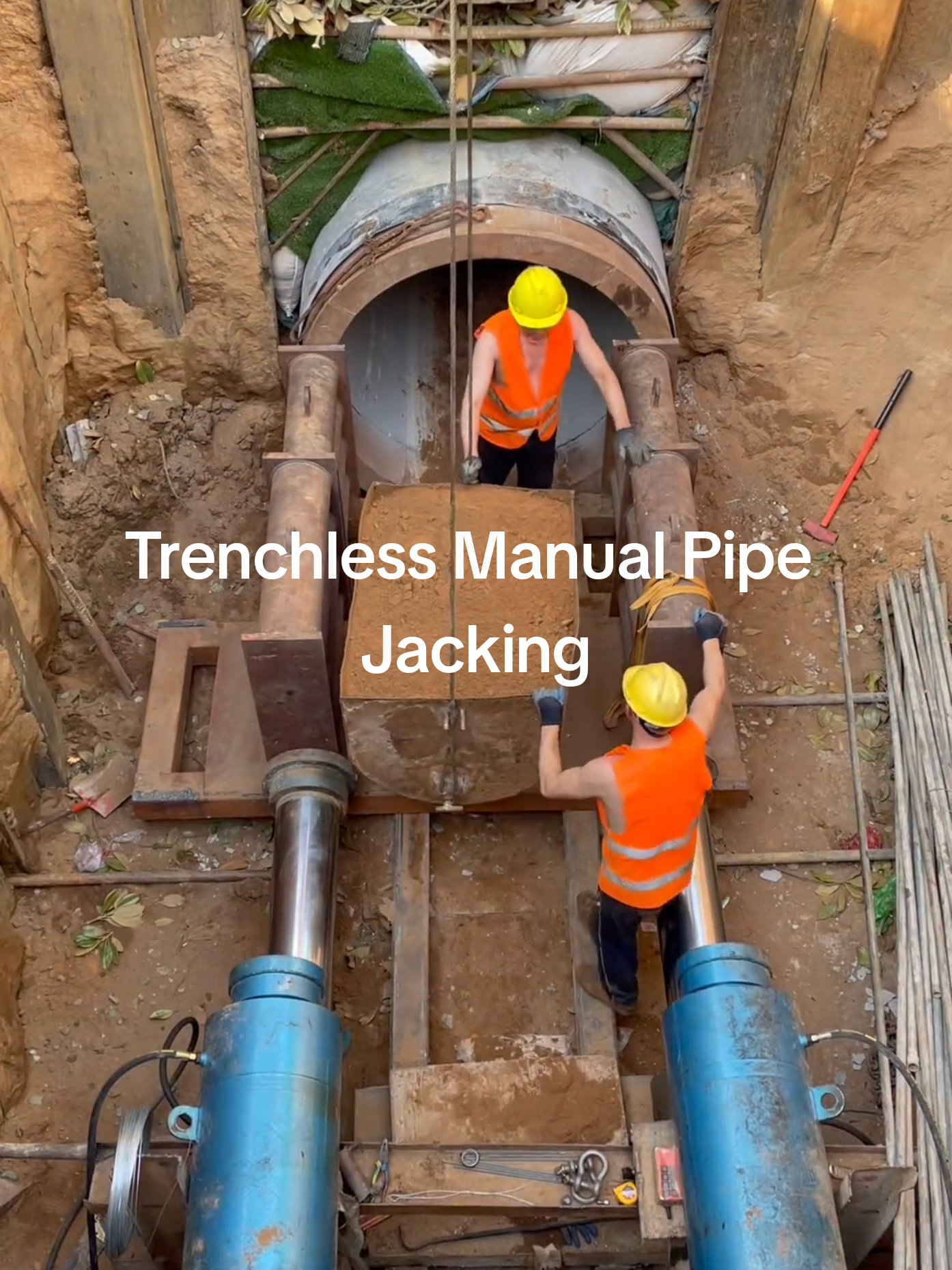 Trenchless manual pipe jacking is gradually being replaced by mechanical pipe jacking machines#trenchless #pipe #pipejacking 