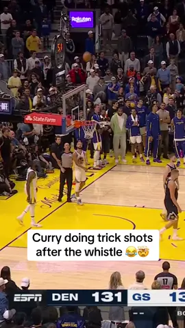Steph had time for TRICK SHOTS too 😭🔥 #NBA #stephcurry #curry #bball 
