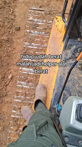 nasib helper injeksi🤣🤣#excavator #helperexcavator #helpermuda #operatorexcavator #fyp 