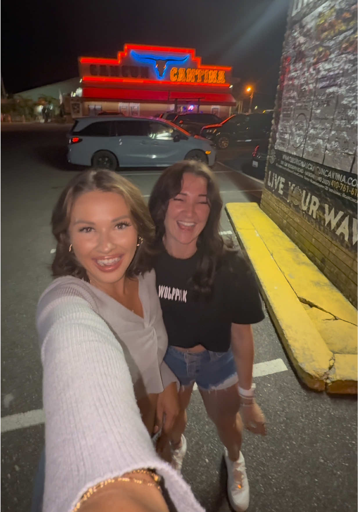 Line Dancing with Kristen & Hannah … FAIL … oh what a night .. 🤣💃🏽💀. @Hannah G 