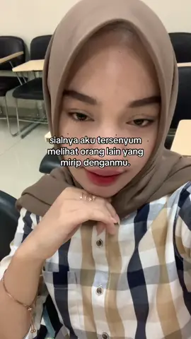 kadang denger nama yang sama kaya dia, reflek senyum