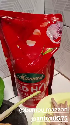 buat kalian yg mau masakan lebih special boleh ni coba pkai mazzoni saus red hot Chili ..ni aku masak ceker pedas manis ..hhem rasanya mantap bgt Krn aku pkai mazzoni saus red hot Chili...buat kalian yg mau resep &bahanya bisa koment dibawah yab ..kalian usah kwatir untuk mendapat saus red hot Chili 1kg mazzoni ini di @bumbu_mazzoni ditiktok shop #saatnyanaikpedas #mention Tiktok bumbu_mazzoni 