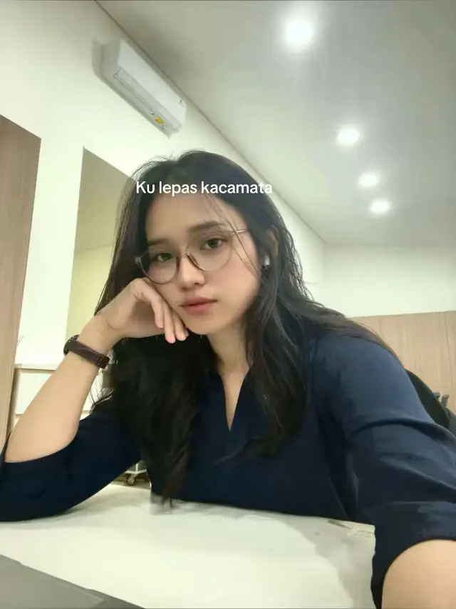 Kalo lebih suka aku gapake kacamata, berarti harus disetirin tiap hari😁