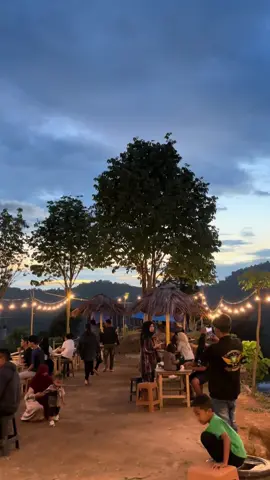 Tempat nongkrong yang murah tapi astetic…  TERAS SENJA  #senjasorehari #nongkrong #astetic @A N R I A N I @vc bobo 