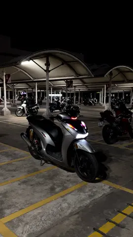 Tối nay có giải nào hấp dẫn không nhỉ 🦥#chúcảnh #sh350i🚀 #xuhuong #sh350i 