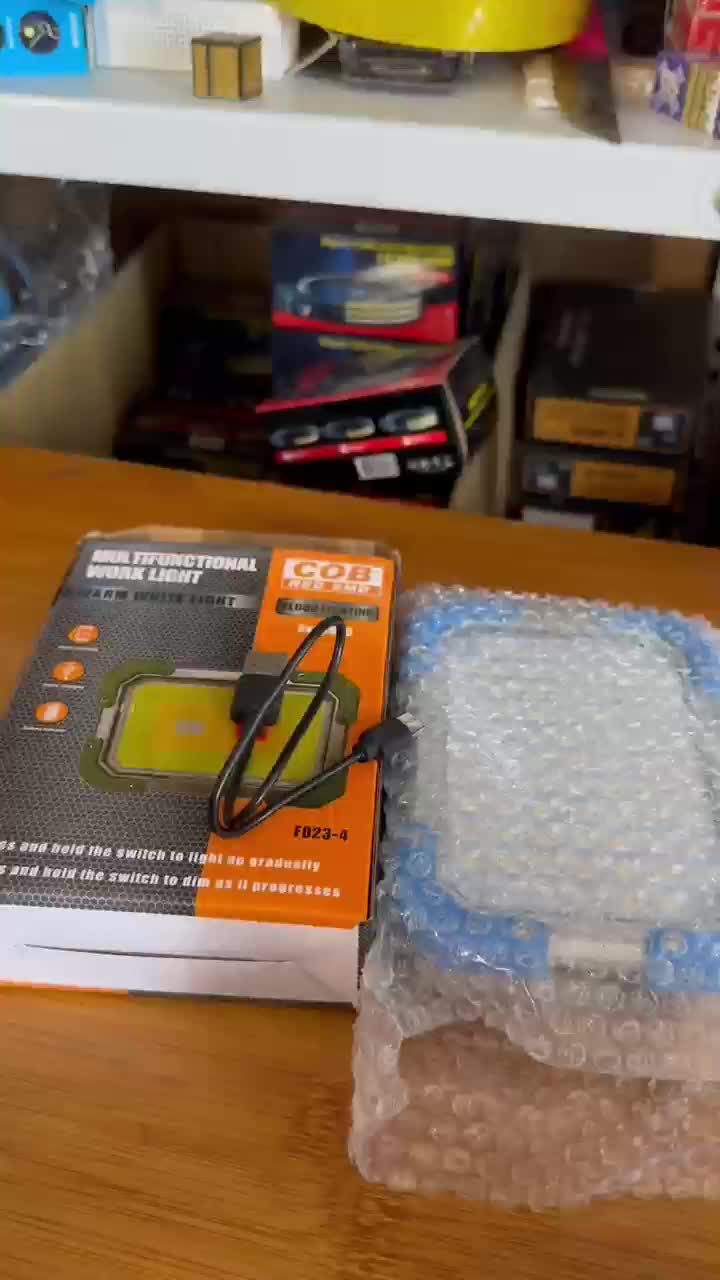 Phiên bản nâng cấp ngoài trời đa chức năng

✨ Đặc điểm nổi bật:Phiên bản nâng cấp ngoài trời đa chức năng, thiết kế sáng tạo với nguồn ánh sáng kép. Sản phẩm bao gồm làm việc ánh sáng LED, chiếu sáng cắm trại, treo ánh sáng mạnh mẽ từ tính hấp thụ. Thiết kế bên trong công suất lớn, Type-C sạc nhanh. Ánh sáng không thấm nước siêu sáng mạnh.

✨ Tính năng tiện ích:Sản phẩm cung cấp ánh sáng mạnh mẽ, phù hợp cho nhiều nhu cầu sử dụng ngoài trời. Với công suất lớn, nó đảm bảo ánh sáng đủ mạnh cho các hoạt động cắm trại. Thiết kế từ tính hấp thụ giúp dễ dàng lắp đặt và di chuyển.

✨ Sạc nhanh và tiện lợi:Sản phẩm hỗ trợ sạc nhanh qua Type-C, tiện lợi cho người dùng. Ánh sáng không thấm nước, đảm bảo độ bền và hiệu suất trong điều kiện thời tiết khắc nghiệt. 