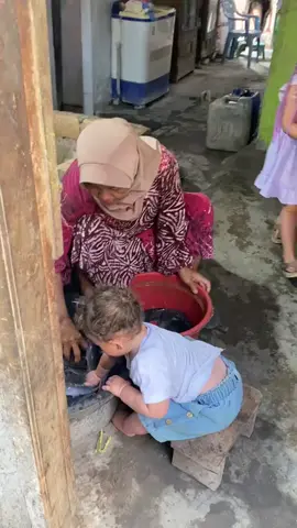 ni anak ditaruh dikolam lele.. lelenya yang sungkem minta ampun nyi ratu baba😘🤣🤣wkwkwk.. #bayilucugemes #briella#fyp#kimberlyandbriella