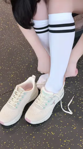GIÀY THỂ THAO CAO CẤP SIÊU NHẸ