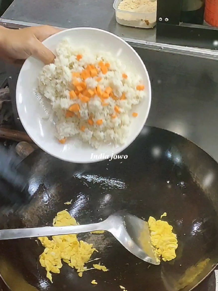 piye kiye piye kiye....😂#nasgorenak #masjidalakbarsurabaya #nasgormumbol 