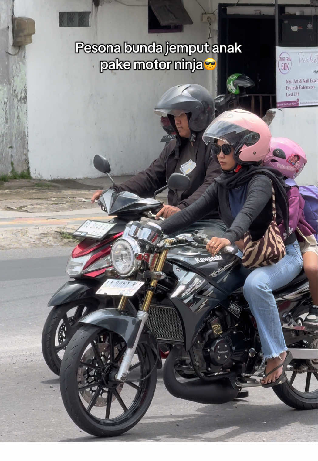 Kemarin pake mio sekarang pake ninja makin kece bunda satu ni😎 #p2hmotorshop #variasimotormagelang #ninja #ninjass #kawasakininja 