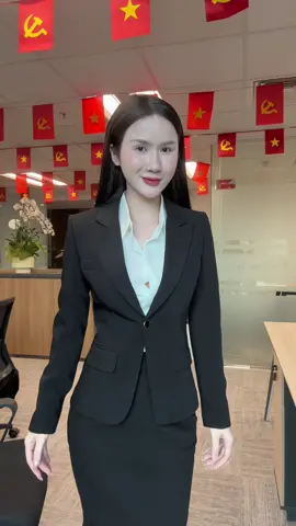 Trời thu mà không biết mặc gì đi làm thì tìm em nha#haohip #xuhuong #thoitrangcongso ##aovestnu 