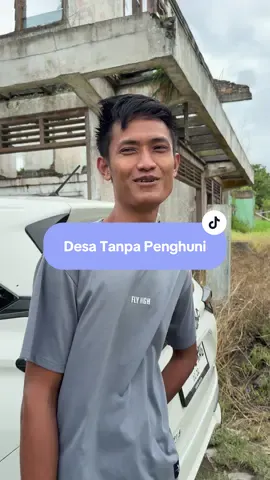 Kisah Desa Sinaman yang ditinggalkan selepas bencana dimana gunung sinabung meletus. Subhanallah begitu sahaja harta benda ditinggalkan demi keselamatan nyawa Terima kasih adik supir yang sudi bawa kami ke sini. Sesungguhnya insaf seketika 😩 #desasinaman #kakigunungsinabung #berastagi #traveltogether with @Jebat empire 