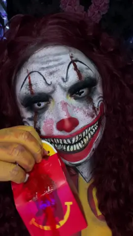 Se me borraron varios videos 😭😭😭 #fyp #fakeblood #31daysofhalloween #ronaldmcdonald #creppymakeup 