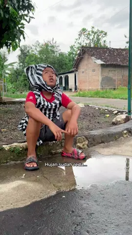 Kenangane isih nyangkutttt 😣😫💔 #ucupklaten #musimhujan #jashujan #jashujanbajucelana #solikingank 
