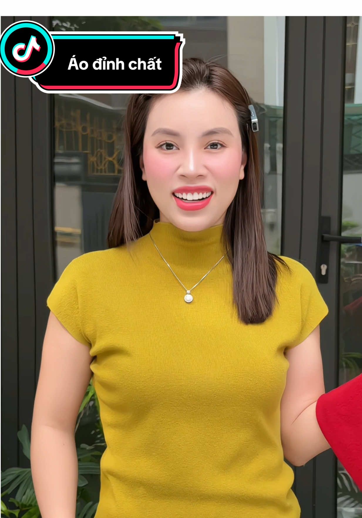 Tầm này mà các chị chưa mua áo len này mặc thì hơi phí tranh thủ giá đang rẻ#aolen #aolennu #aolenxinh #aococtaynu #thoitrangnu 