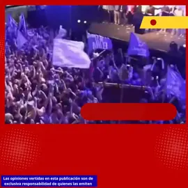 📣GRAVE BROTE PSICÓTICO DE MILEI EN ROSARIO: PRESIDENTE NO PUDO CONTROLARSE, ALUCINÓ Y FUE CONTENIDO POR SU EQUIPO MÉDICO ANTE LA SORPRESA DE LOS ASISTENTES‼️ Durante un acto en Rosario, el presidente Javier Milei protagonizó un grave episodio de descontrol que testigos calificaron como un brote psicótico. Según relatan, el mandatario no pudo contenerse y comenzó a alucinar y gritar frases incoherentes, como “¡Subilo a Tronco! ¡Subilo a Troncooo!” y “¡Kuka tira piedra!”. Su hermana y secretaria general de la Presidencia, Karina Milei, intentó calmarlo preguntándole: “¿Qué querés?”, mientras él continuaba alterado con exclamaciones desconcertantes como “quiero a Troncoooo”. Algunos asistentes quedaron tan sorprendidos que dejaron de cantar y observaron la escena alarmados. El equipo médico presidencial intervino de inmediato para contener al mandatario y asistirlo, generando gran preocupación sobre su estabilidad y capacidad para participar en actos públicos. A continuación, el link del vídeo  🔗 Video del incidente: https://www.facebook.com/share/v/1BS4PjmuUD/ Etiquetas: #BrotePsicótico #MileiFueraDeSí #CrisisLibertaria #Tronco #Rosario 