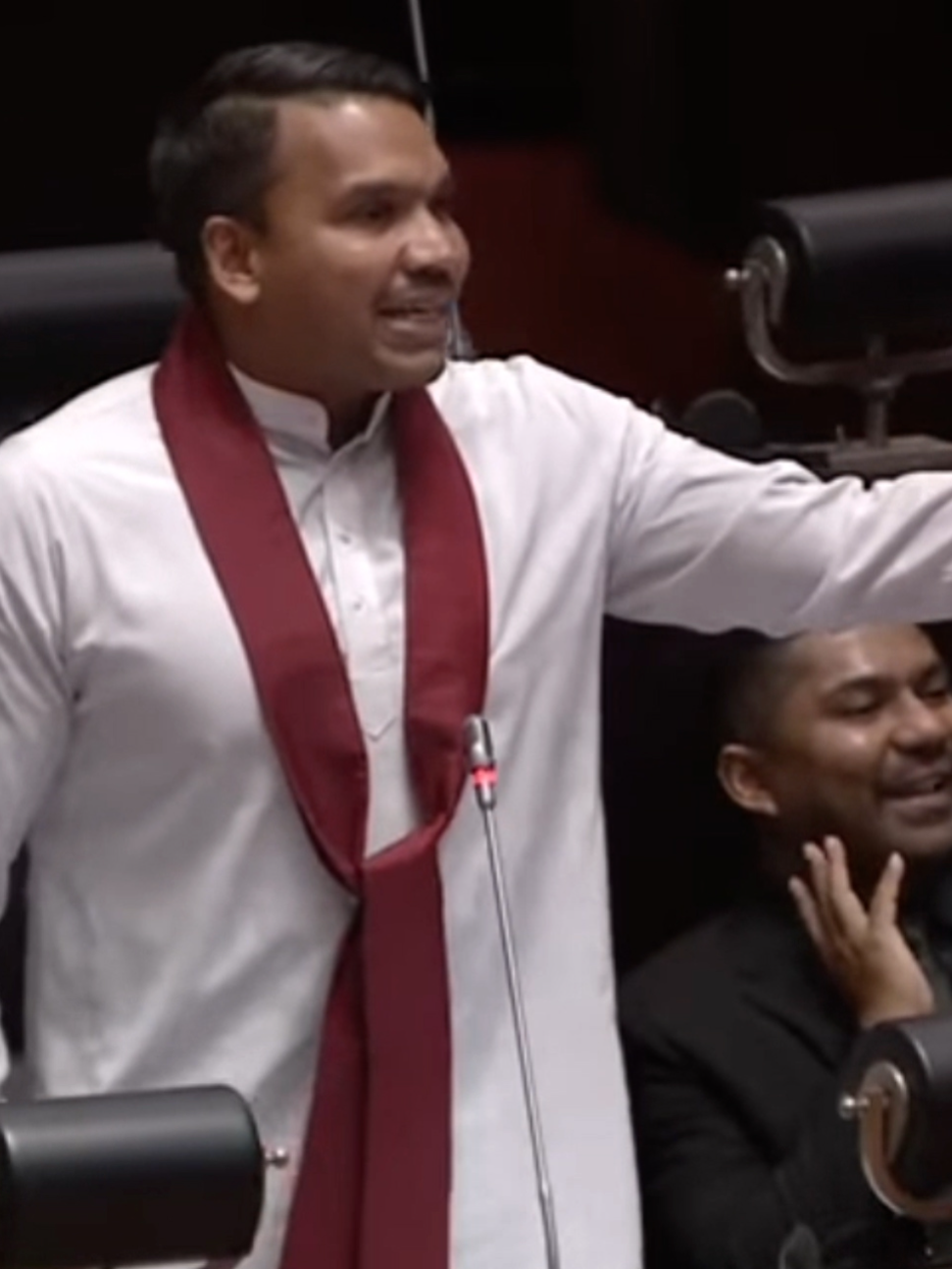 ඉස්කෝලේ ගිහිං ඉගැන්නුවෙ නැති වුනාට වෘත්තීය සමිති කරල පුරුදුයිනේ😂#trendingvideos #slpolitics #politics #anura #slpp #mahindarajapakshe #gotabayarajapaksha #jvp #np #unp #slfp #sl #namalrajapaksa #anurakumaradissanayaka