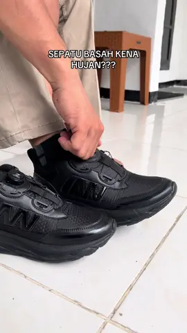 Rekomendasi sepatu anti air ni bos dari bahan nylon. Harga promo cek dikeranjang kuning #zioka 