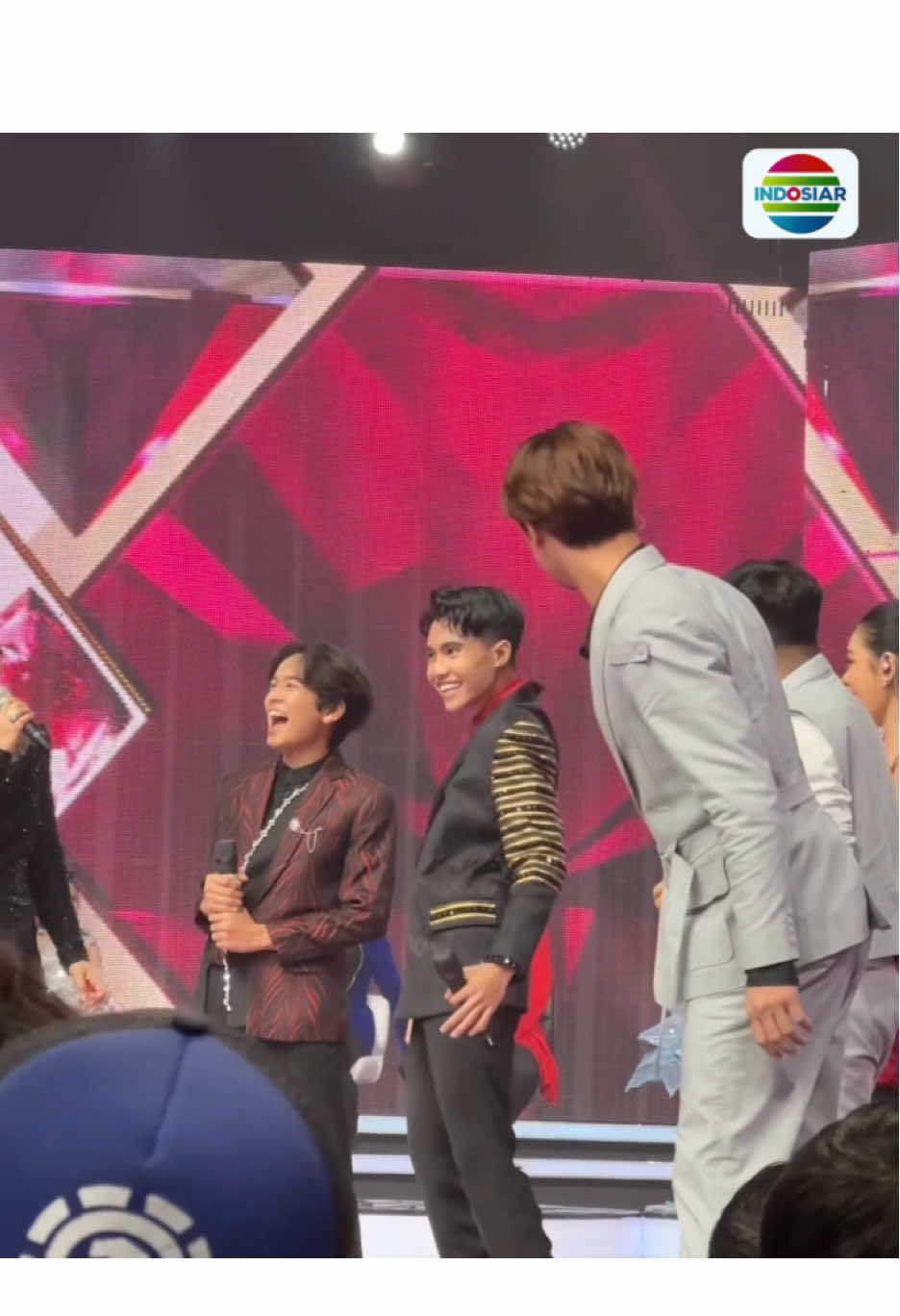 Ngakak banget! @Jirayut mau coba ikutan kaya @EbyRiztaDA5✨ tapi kok malah kaya gituu ya hahahaha🤣 . . #IndosiarBawaDangdutBerkelasBerkualitas #DAcademy7Indosiar #DAcademyIndosiar