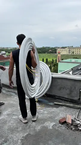 Tầng 5 xuống tầng 1, em mất sóng từ tầng 3 rồi nha 😜  #VợChồngLàmĐiềuHoà #ĐiềuHoàMùaHè #thodienlanh 