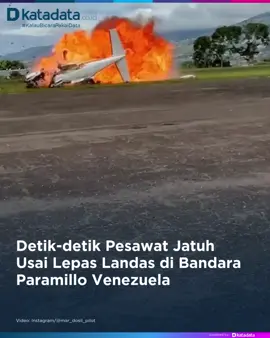 Sebuah pesawat terbang ringan jatuh sesaat setelah lepas landas di Bandara Paramillo, Venezuela, Rabu (22/10). Kecelakaan ini menewaskan dua orang penumpang, sementara dua lainnya terluka.  Pesawat bermesin ganda Piper PA-31T1 itu gagal naik saat lepas landas dan sempat miring saat terangkat ke udara. Pesawat itu akhirnya menghantam tanah, terguling di landasan, dan meledak. Badan Nasional Penerbangan Sipil (INAC) memastikan tim darurat dan pemadam kebakaran segera merespons, sekaligus mengaktifkan Dewan Investigasi Kecelakaan Penerbangan Sipil (JIAAC) untuk menyelidiki insiden sesuai regulasi penerbangan Venezuela. Menurut Times of India, laporan awal menyebutkan bahwa ledakan pada ban diduga berperan dalam hilangnya kendali pesawat. Selain itu, pesawat itu dilaporkan terkait dengan “kegiatan logistik pemerintah.” Kreator Konten: E. Lintang Editor: Rezza Aji Pratama, Yasmin K. #Katadataupdate #Kadatacoid #KalauBicaraPakaiData #Pesawatjatuh #Venezuela