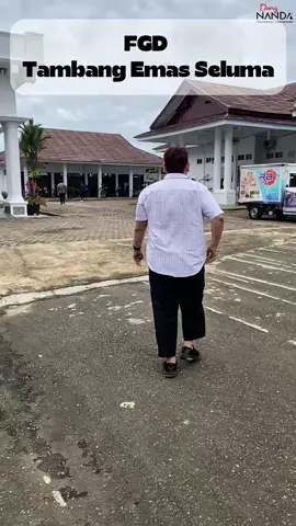 Refleksi Demokrasi: Dari Seluma untuk Dunia ​Langkah Pemda Seluma mengadakan FGD untuk masa depan tambang emas adalah sebuah sinyal positif. Sebagai pemuda dan wakil rakyat, saya mengapresiasi dialog ini sebagai perwujudan esensi demokrasi yang kita junjung tinggi. Terlepas dari segala kontroversi, ruang diskusi adalah nafas pertama untuk mencari titik temu. ​Jika kita melihat jauh ke seberang, ke Amerika, demonstrasi besar bertajuk 