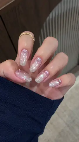 Làm được bộ nail đẹp cứ muốn đưa tay lên ngắm mọi lúc mọi nơi phải không ạ 💭🍂 💅 #nailmatmeo #nailchambi #nailtrangguong #nails #salinbeauty 