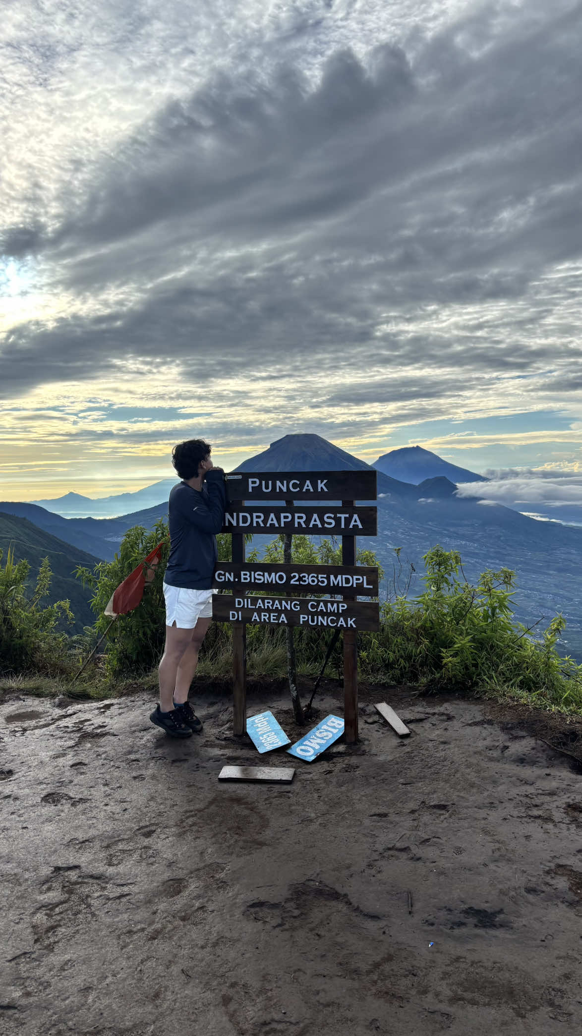 Sarapan roti sobek dulu. @GUNUNG BISMO 2365 MDPL  #gunungbismo#gunungbismoviasikunang 