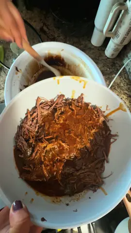 If you can’t cook like this ….. You are missing out 😵‍💫 Shredded Beef . Chipotle Style  Want the receipe … Comment Below ⬇️ 