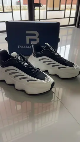 Keren woyyy sepatu sneakers pria panarybody, desain mewah dan berkelas, tampilan sporty trendy stylish modis kekinian #sepatusneaker #sepatukeren #sepatupria #sepatutrendy #sepatupanarybody 