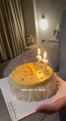 Ох уж эти прозрачные двери в отелях) Кирилла показала в моем личном инстаграм nst_zv 🤣 (Подписывайтесь)  А если серьёзно - буду рада видеть всех прекрасных людей на моей страничке Я - Настя! Уже 5 лет живу на Бали Веду мини-влог о жизни на острове и фрилансе. СММ-специалист и дизайнер инфографики ( рабочий инстаграм stasey.co ) Если вам близка такая атмосфера - подписывайтесь!