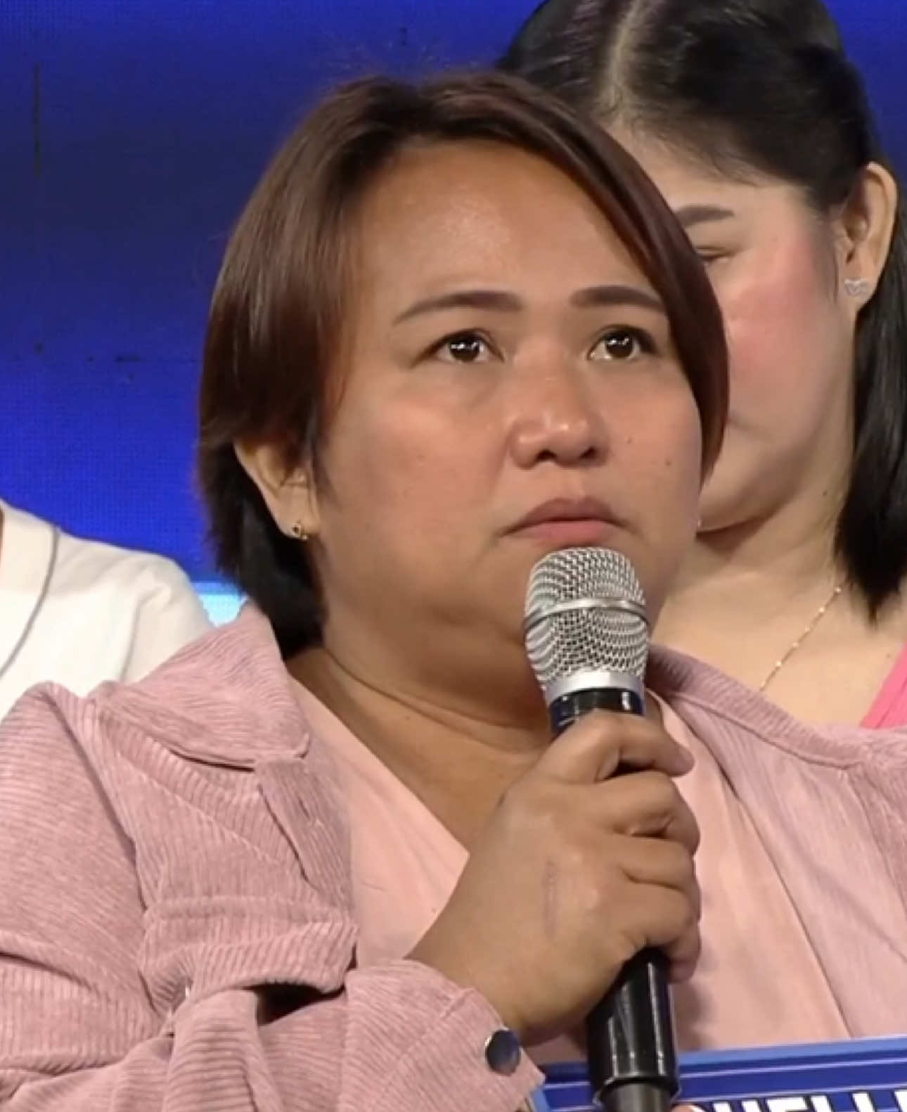 Mapagmahal si Michelle! #ABSCBN #ItsShowtime #LaroLaroPick 