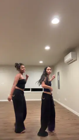 its gettin cold🥶 #dancetrend #coldweather #matching #edhardy #newhouse 