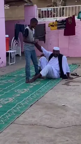 يحليك ي شريك ي دكتورنا ربنا يتغبلك لا حول ولاقوة الابالله العلي العظيم 😭😭😭😭ان العين لتدمع وان القلب ليحزن وإنآ علي فراقك لمحزونون ولا نقول الا مايرضي الله  إِنَّا لِلَّهِ وَإِنَّا إِلَيْهِ رَاجِعُونَ غادرت من دنيانا ولكن لن تغادر من دعائنا  الي رحمة الله ا   }يحليلك بالاكتر😭😭😭 😭يحلييلك ذكرياتك وبشاشه طلتك تركت لنا آثر طيب  رحلت من دنيانا فجأةً، تاركًا خلفك فراغًا لا يملأه أحد، وذكرى طيبة في قلوبنا اللَّهُمَّ، اغْفِرْ له وَارْحَمْهُ، وَاعْفُ عنْه وَعَافِهِ، وَأَكْرِمْ نُزُلَهُ، وَوَسِّعْ مُدْخَلَهُ، وَاغْسِلْهُ بالمَاءٍ وَالثَلْجٍ وَالبَرَدٍ، وَنَقِّهِ مِنَ الخَطَايَا كما يُنَقَّى الثَّوْبُ الأبْيَضُ مِنَ الدَّنَسِ، وَأَبْدِلْهُ دَارًا خَيْرًا مِن دَارِهِ، وَأَهْلًا خَيْرًا مِن أَهْله يا ذوالحلال والإكرام .رحيل منارة الخير… وفقدٌ أوجع القلوب الحاج النعمة العبيد أبوعلامة💔😭 بسم الله الرحمن الرحيم “كُلُّ نَفْسٍ ذَائِقَةُ الْمَوْتِ ۗ وَإِنَّمَا تُوَفَّوْنَ أُجُورَكُمْ يَوْمَ الْقِيَامَةِ” [آل عمران: 185] بقلوبٍ يعتصرها الألم، ونفوسٍ يملؤها الأسى، نودّع رجلًا لم يكن عابرًا في حياتنا، بل كان ركيزة من ركائز الخير، ومنارة تُضيء الدروب بالعطاء والإحسان. رحل عنا رجلٌ مقدام، كريم الخُلق، طيب المعشر، بشوش الوجه، طاهر القلب، كان في حياته نهرًا جارياً من المعروف والكرم. كان عوناً لأهله، وسنداً لأصدقائه، وملاذاً لكل من ضاقت به السبل. لا يطرق أحدٌ بابه إلا وجده مفتوحًا، ولا يمدّ محتاج يده إلا ويجد عطاءه قبل سؤاله. كان مضيفًا لكل طارق، ومُعينًا لكل مكروب، ومشاركًا في كل خير، يسعى في قضاء الحوائج، ويُسابق في البذل والبر، حتى صار عنوانًا للخير في قومه، ومضربًا للمثل في شهامته وخلقه ودينه. ما من مناسبة للأهل إلا وكان حاضرًا، في أفراحهم قبل أتراحهم، وفي مرضهم قبل عافيتهم، وفي شدّتهم قبل رخائهم. لم يعرف القطيعة يومًا، بل كان واصلًا، محبًّا، رؤوفًا، متفقدًا لكل قريب وبعيد. رحل رجل لم يعرف أن يعيش لنفسه وحدها، بل عاش للناس، لأهله، لأقاربه، لجيرانه، ولوجه الله تعالى. “إِنَّ الَّذِينَ آمَنُوا وَعَمِلُوا الصَّالِحَاتِ سَيَجْعَلُ لَهُمُ الرَّحْمَٰنُ وُدًّا” [مريم: 96] لقد ترك رحيله فراغًا لا يُملأ، وجرحًا في قلوبنا لا يندمل، وكأن بابًا من أبواب الخير قد أُغلق برحيله. فكم من محتاجٍ أكرمه، وكم من مهمومٍ فرّج كربه، وكم من قلبٍ أبهجه بابتسامته وكرمه! “وَمَا تُقَدِّمُوا لِأَنفُسِكُم مِّنْ خَيْرٍ تَجِدُوهُ عِندَ اللَّهِ” [البقرة: 110] نم قرير العين يا من كنت نِعْم الوالد ونعم الأخ ونِعْم السند، نم مطمئنًا، فقد تركت أثرًا خالدًا، وسيرةً طيبةً تذكُرها الألسن وتبكيها القلوب. نسأل الله العظيم، رب العرش الكريم، أن يتغمدك بواسع رحمته، وأن يجعل ما قدمته من خيرٍ وصدقةٍ وعونٍ في ميزان حسناتك، وأن يُبدلك دارًا خيرًا من دارك، وأهلاً خيرًا من أهلك، وأن يُسكنك فسيح جناته. “يَا أَيَّتُهَا النَّفْسُ الْمُطْمَئِنَّةُ، ارْجِعِي إِلَى رَبِّكِ رَاضِيَةً مَرْضِيَّةً، فَادْخُلِي فِي عِبَادِي، وَادْخُلِي جَنَّتِي” [الفجر: 27-30] رحمك الله رحمةً واسعة، وجعل مثواك الجنة، وجعل البركة في ذريتك وأهلك، وجبر قلوبنا بفقدك كما يُجبر الله قلوب الصابرين المحتسبين.🤲😞❤️اللهم ذده رحمة واجعل البركة في زريته