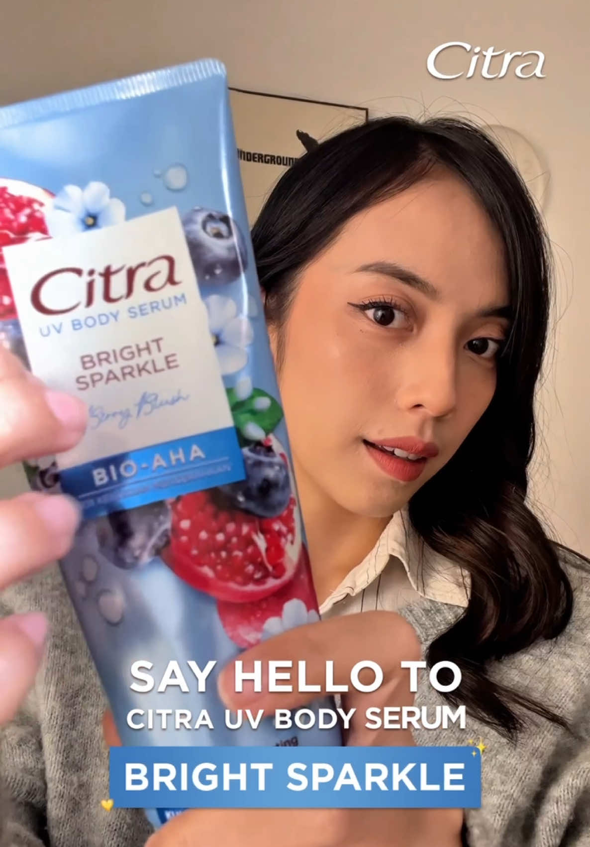 ASMR bodycare yang bisa mencerahkan sekaligus wangi tahan lama?! 🤭✨ SAY HELLO TO ✨ Citra Body Serum Bright Sparkle ✨ Definisi bodycare yang bisa bantu cerahin kulit kamu, dan juga bikin kamu tetep wangi sampai 10 jam! Yuk cobain sekarang! ✨💛